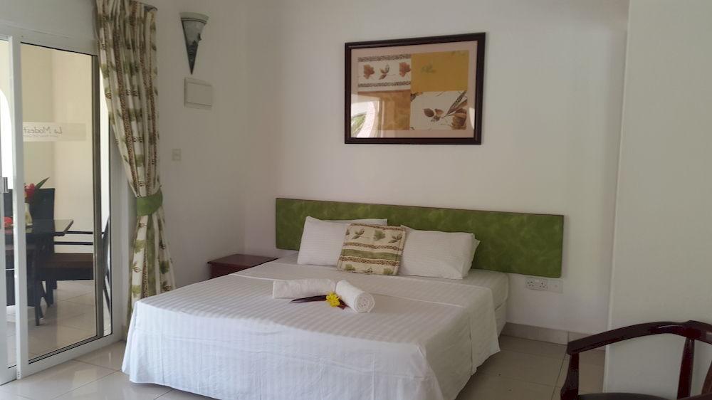 La Modestie Guest House Grand Anse  Bagian luar foto