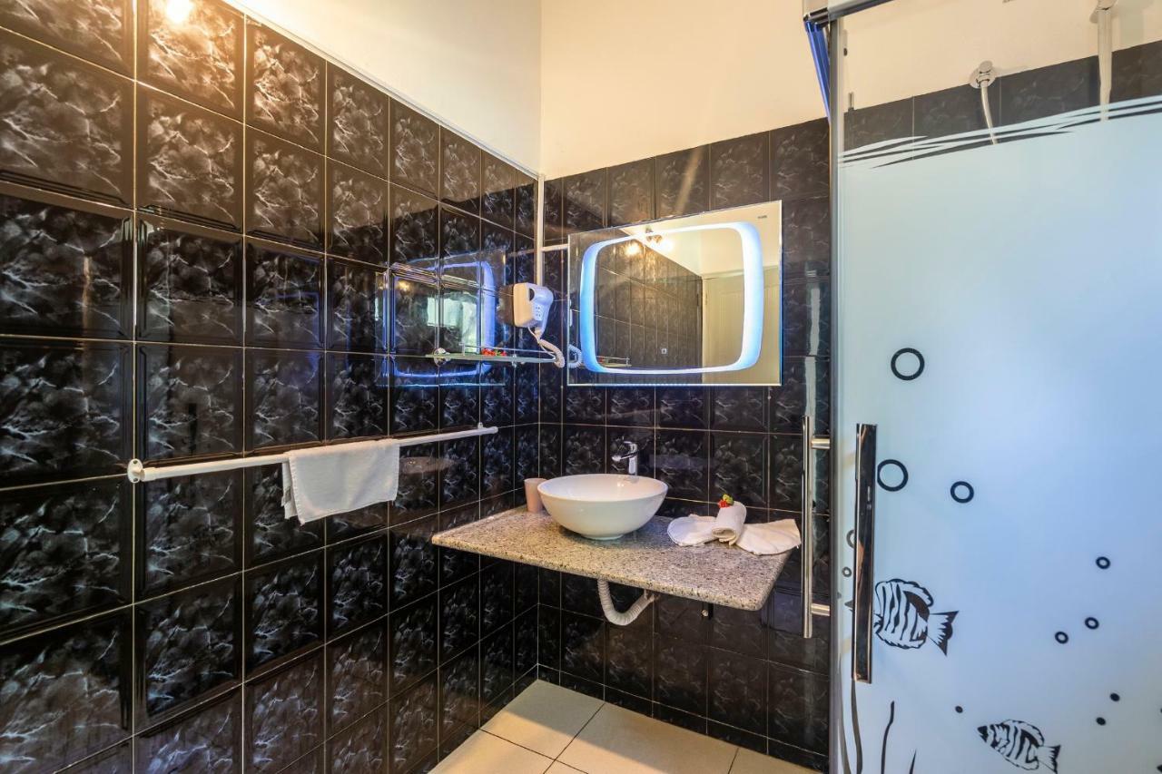 La Modestie Guest House Grand Anse  Bagian luar foto